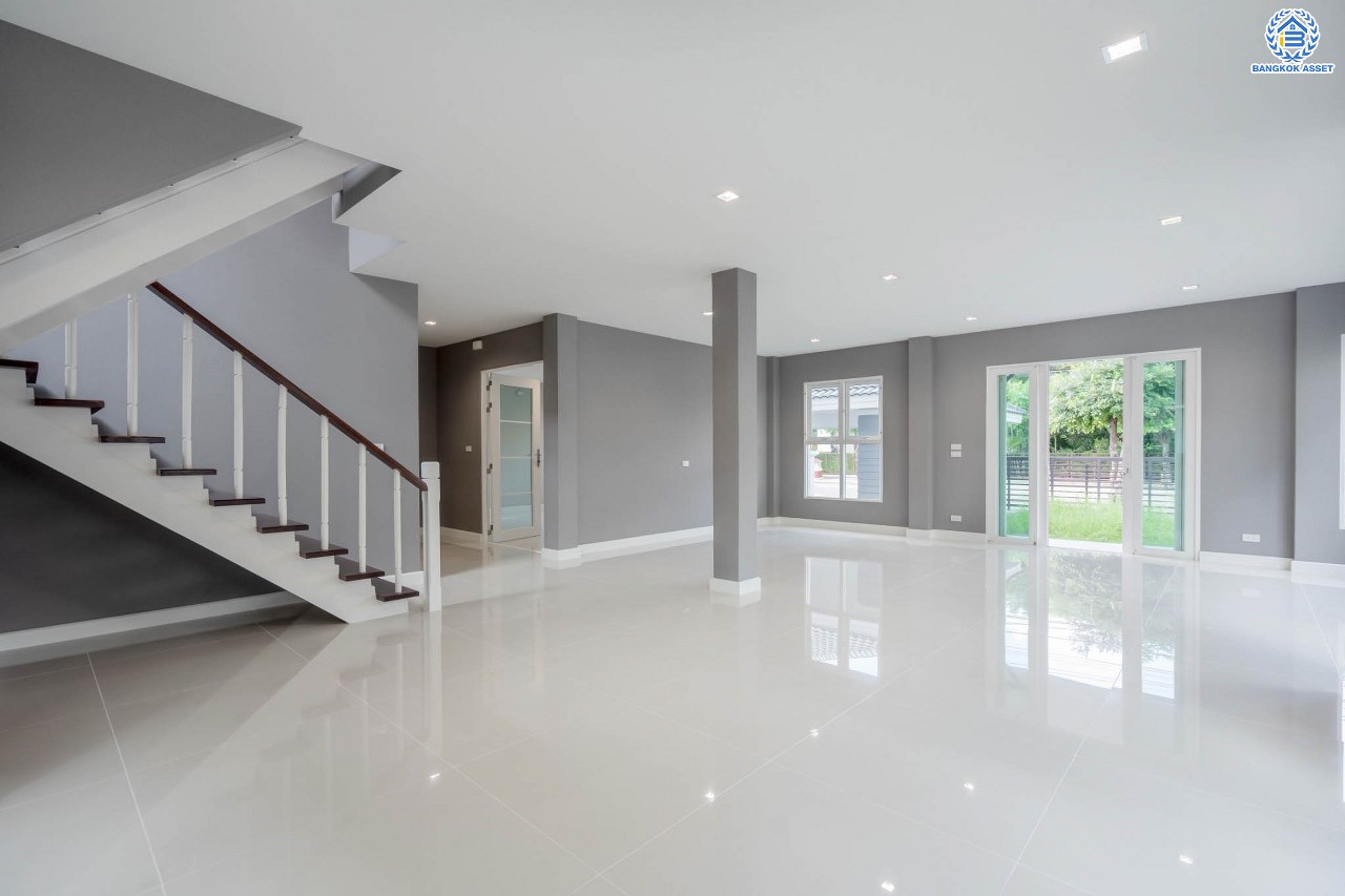 บ้านมือสองตกแต่งใหม่ ม.คาซ่าวิลล์ ราชพฤกษ์-รัตนาธิเบศร์1 แบรนด์ Q.House ต่อเติมครบพร้อมเข้าอยู่ เนื้อที่ 86 ตร.ว. ฟังก์ชันจัดเต็ม 3 ห้องนอน 3 ห้องน้ำ 1 ห้องอเนกประสงค์ 1 ห้องแม่บ้าน จอดรถได้ 2 คัน บนทำเลศักยภาพ ติดถนนราชพฤกษ์ และเพียง 10 นาทีถึงรถไฟฟ้า "สถานีบางรักน้อยท่าอิฐ"